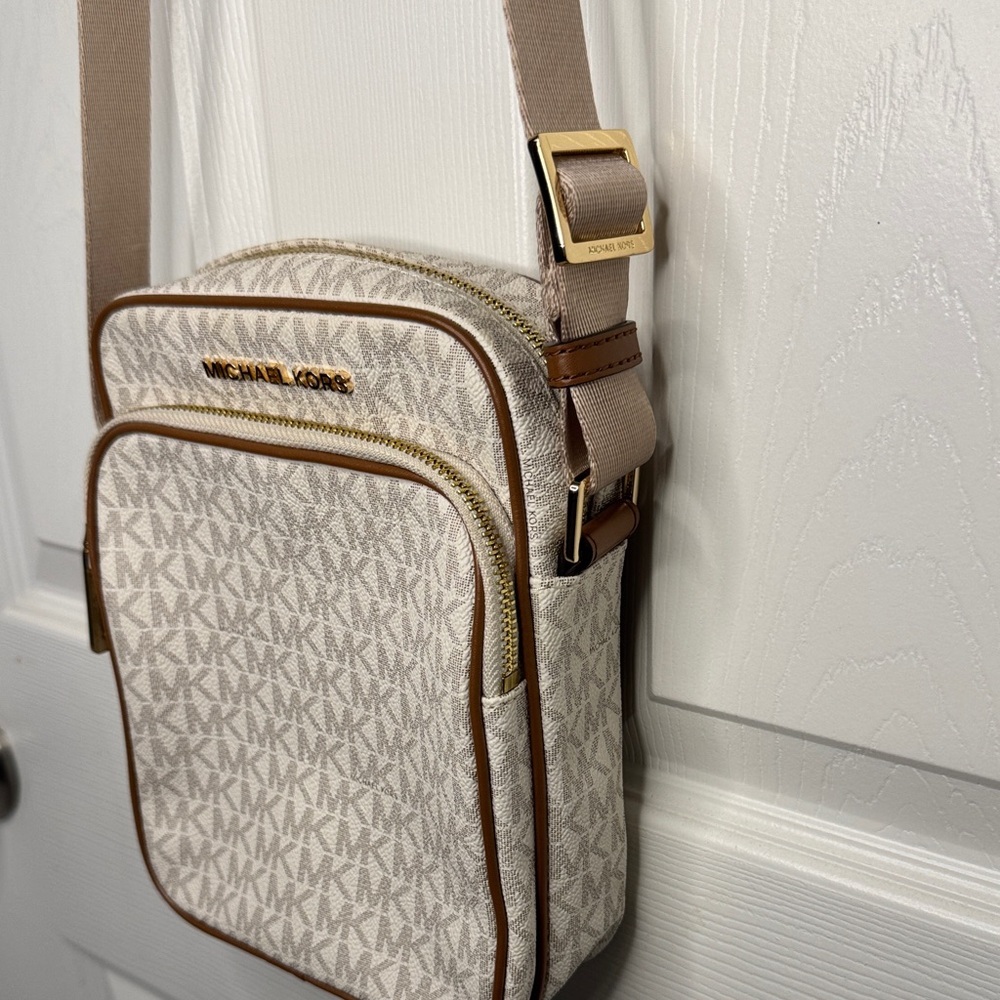 NWT Michael Kors Jet Set Travel Vanilla Crossbody Bag - Picture 5 of 9